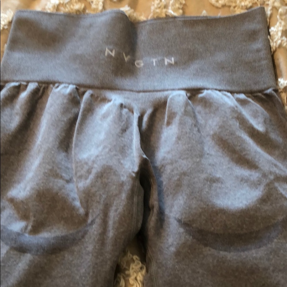 Nvgtn with contour. In perfect shape.